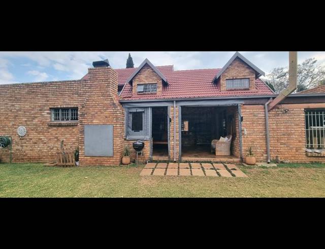 5 BEDROOM HOUSE FOR SALE IN ZWARTKOP